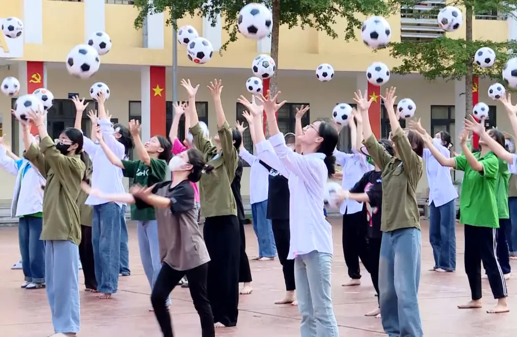 Sôi nổi không khí tập luyện cho Carnaval Hạ Long 2024 - Ảnh 2. Sôi nổi không khí tập luyện cho Carnaval Hạ Long 2024 - Ảnh 2.