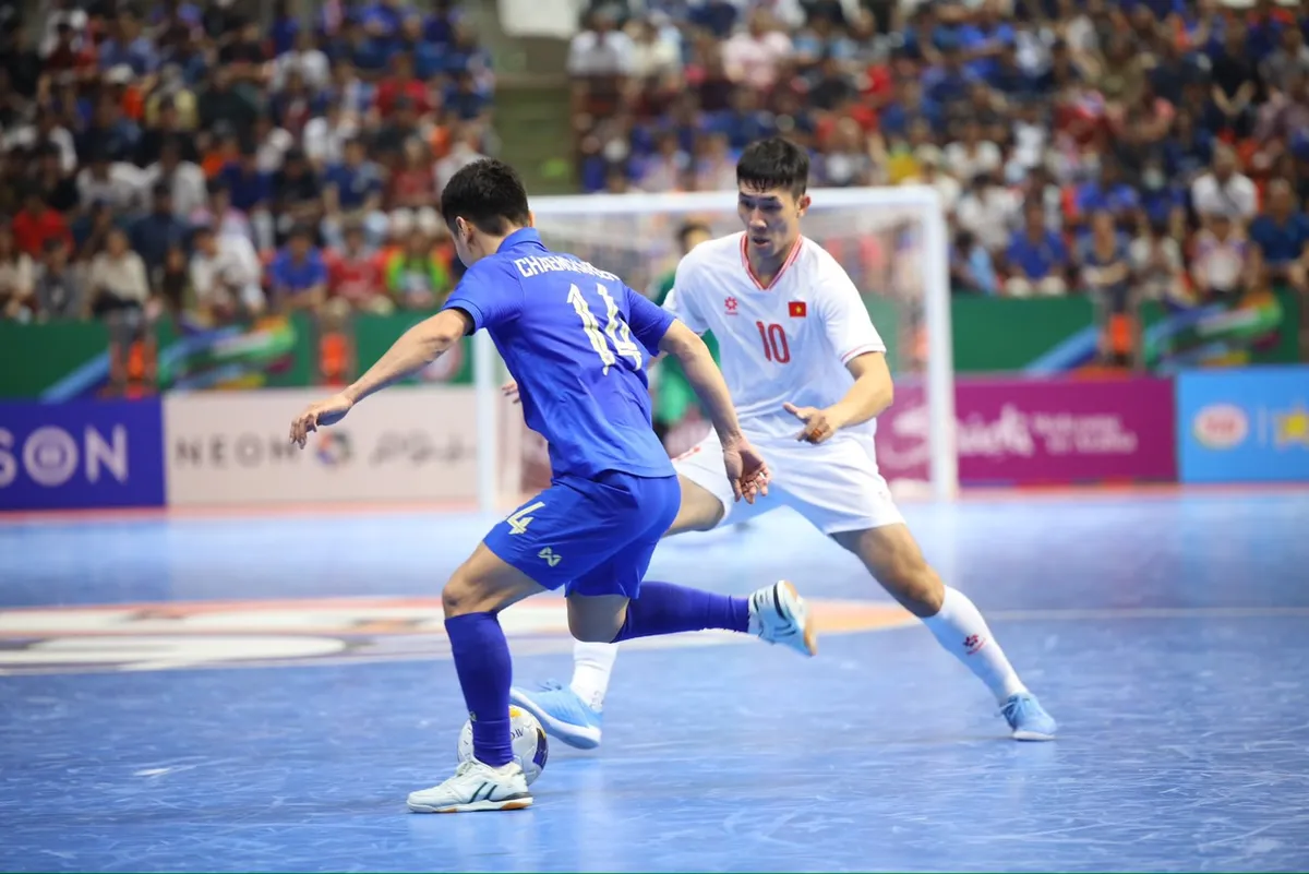 VCK Futsal châu Á 2024: ĐT futsal Việt Nam giành vé vào tứ kết - Ảnh 3. VCK Futsal châu Á 2024: ĐT futsal Việt Nam giành vé vào tứ kết - Ảnh 3.