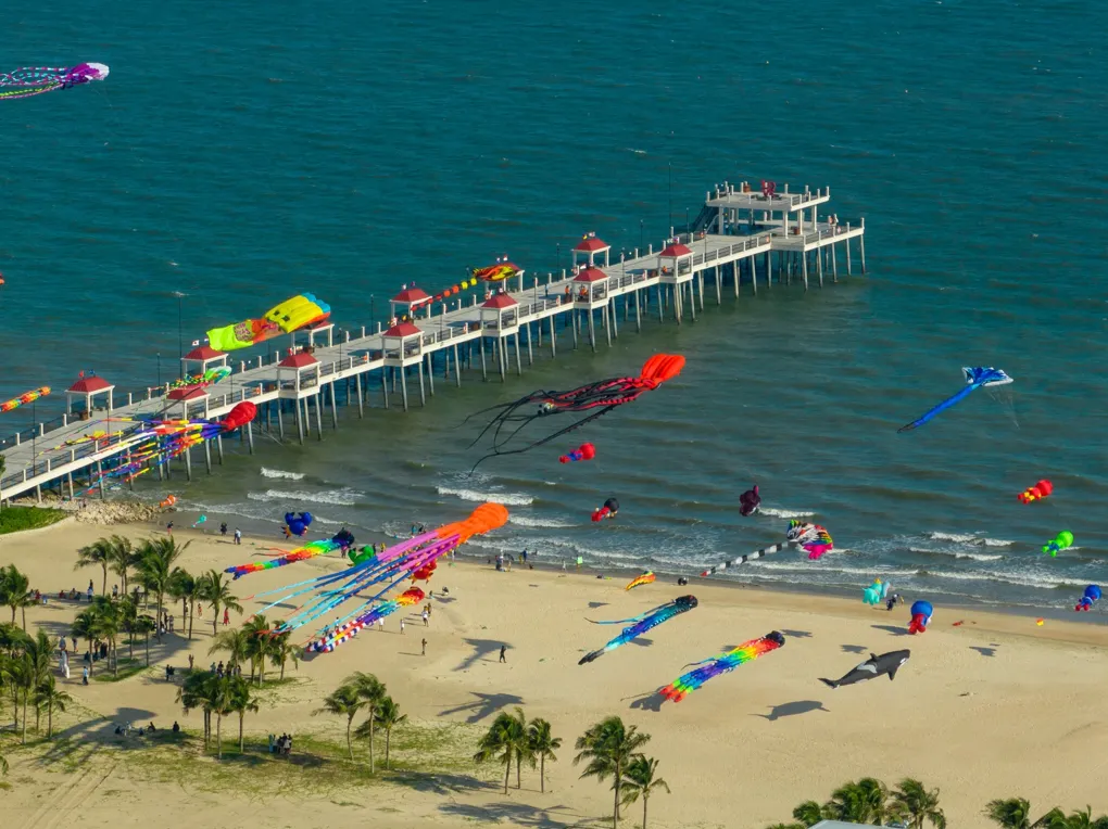 4 c&acirc;y cầu tr&ecirc;n biển độc đ&aacute;o của Việt Nam - Ảnh 4.