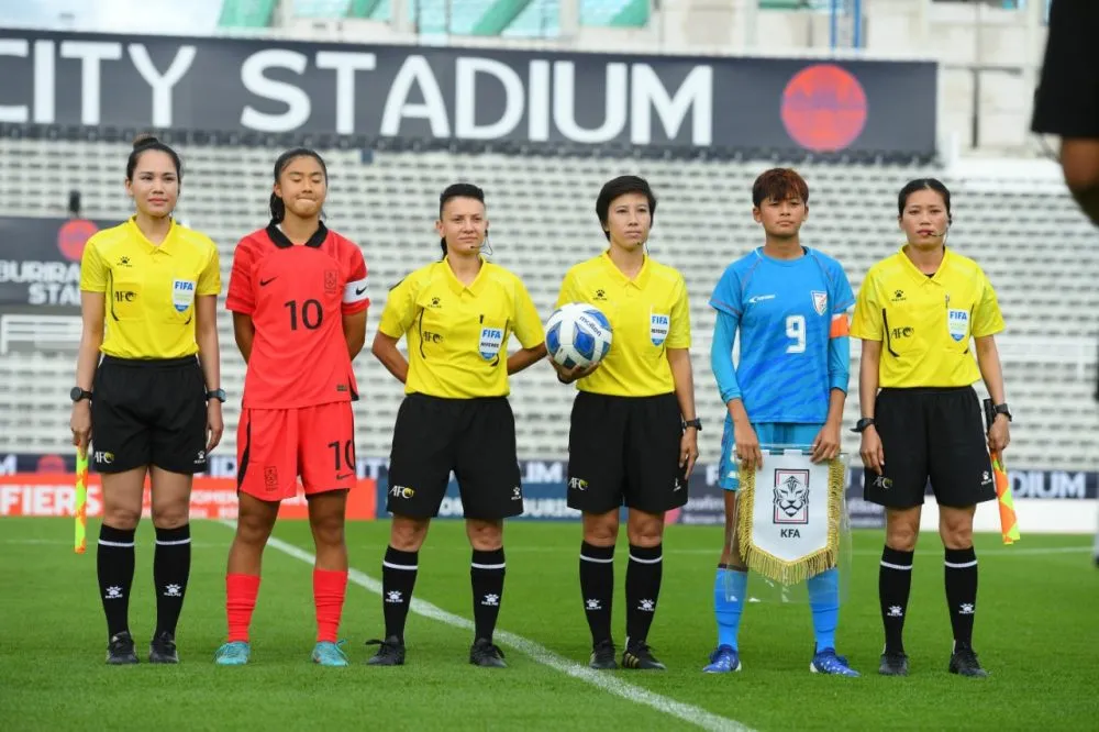 AFC bổ nhiệm một số trọng tài nữ Việt Nam tham gia điều hành VCK giải bóng đá U17 nữ châu Á 2024 - Ảnh 1. AFC bổ nhiệm một số trọng tài nữ Việt Nam tham gia điều hành VCK giải bóng đá U17 nữ châu Á 2024 - Ảnh 1.