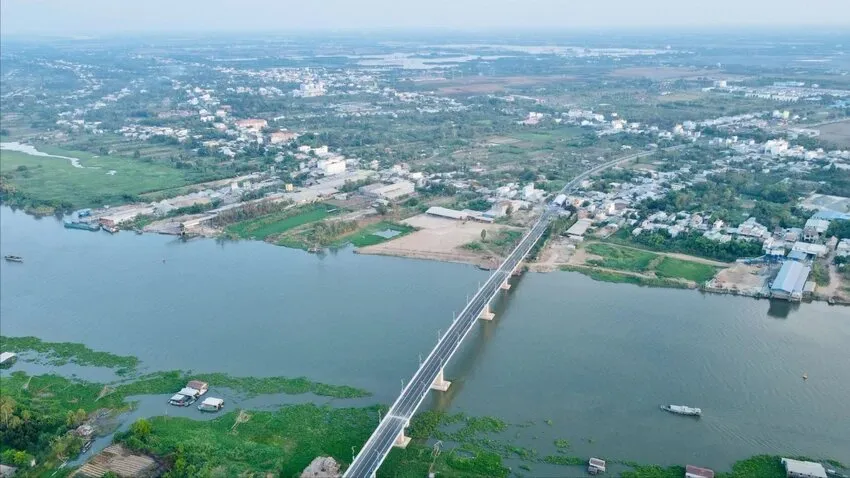 Thông xe cầu Châu Đốc (An Giang) - Ảnh 1.