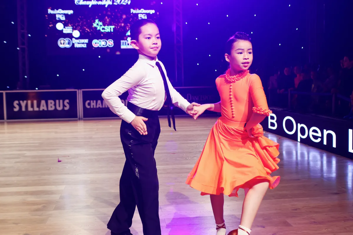 Con trai Khánh Thi - Phan Hiển lần thứ hai vô địch dancesport thế giới - Ảnh 2.