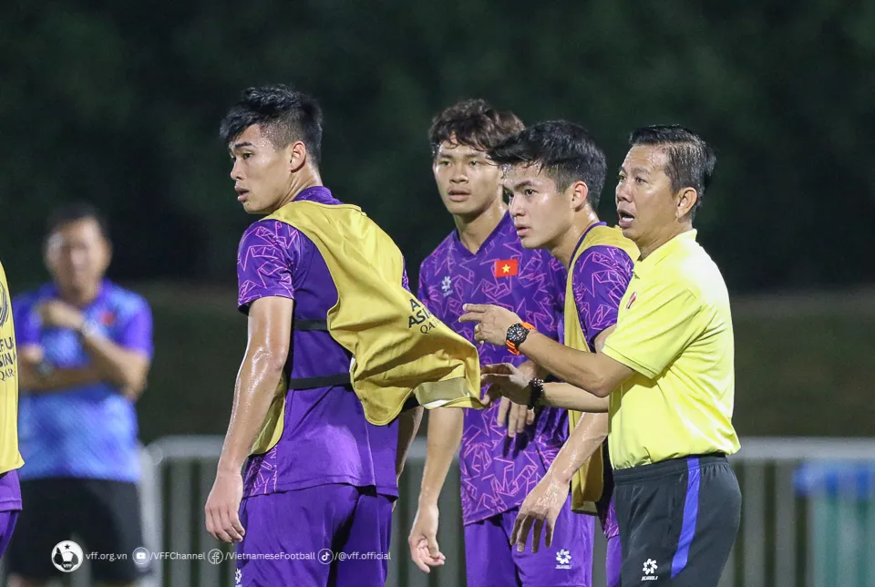 HLV Hoàng Anh Tuấn: U23 Việt Nam cần tính toán để có đội hình tốt nhất cho trận tứ kết - Ảnh 2. HLV Hoàng Anh Tuấn: U23 Việt Nam cần tính toán để có đội hình tốt nhất cho trận tứ kết - Ảnh 2.