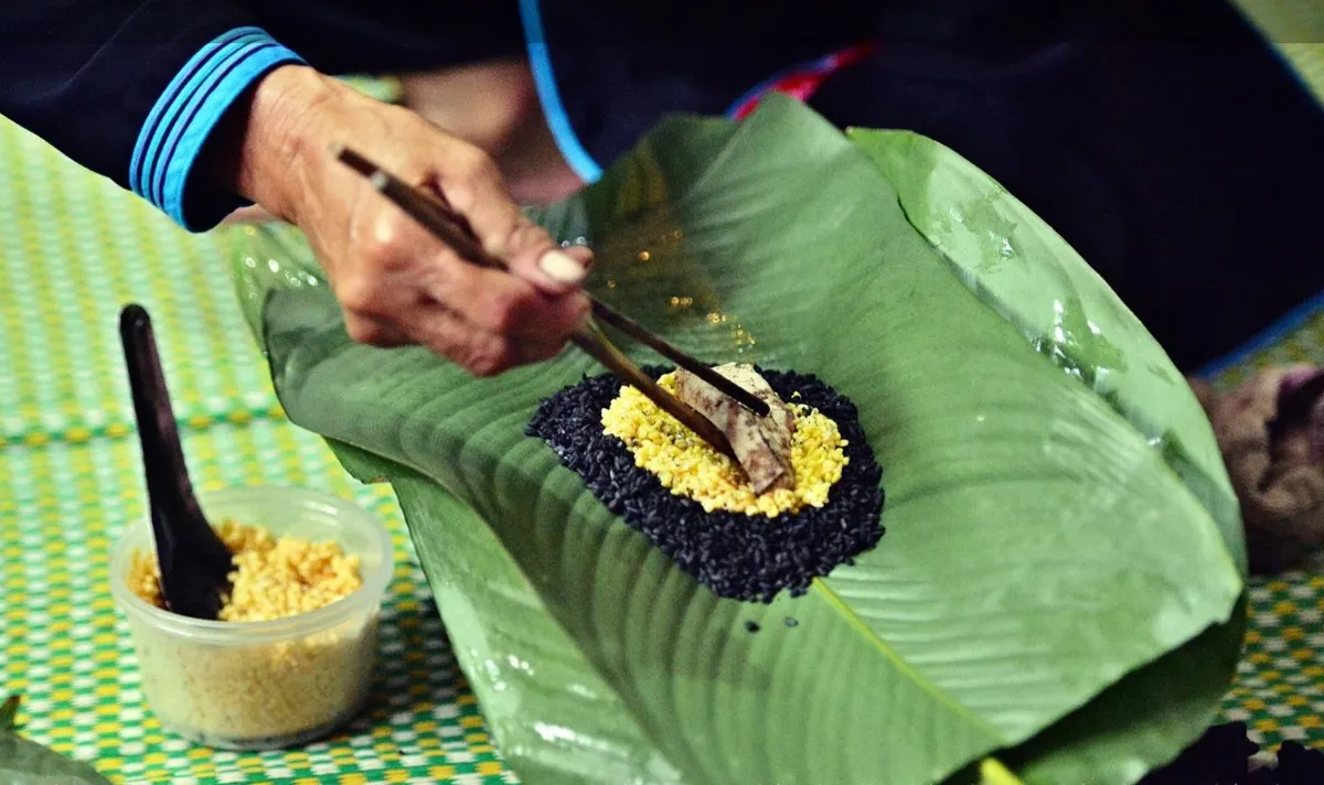 Bánh chưng đen - món ăn không thể thiếu trong dịp Tết cổ truyền của dân tộc Tày - Ảnh 5. Bánh chưng đen - món ăn không thể thiếu trong dịp Tết cổ truyền của dân tộc Tày - Ảnh 5.