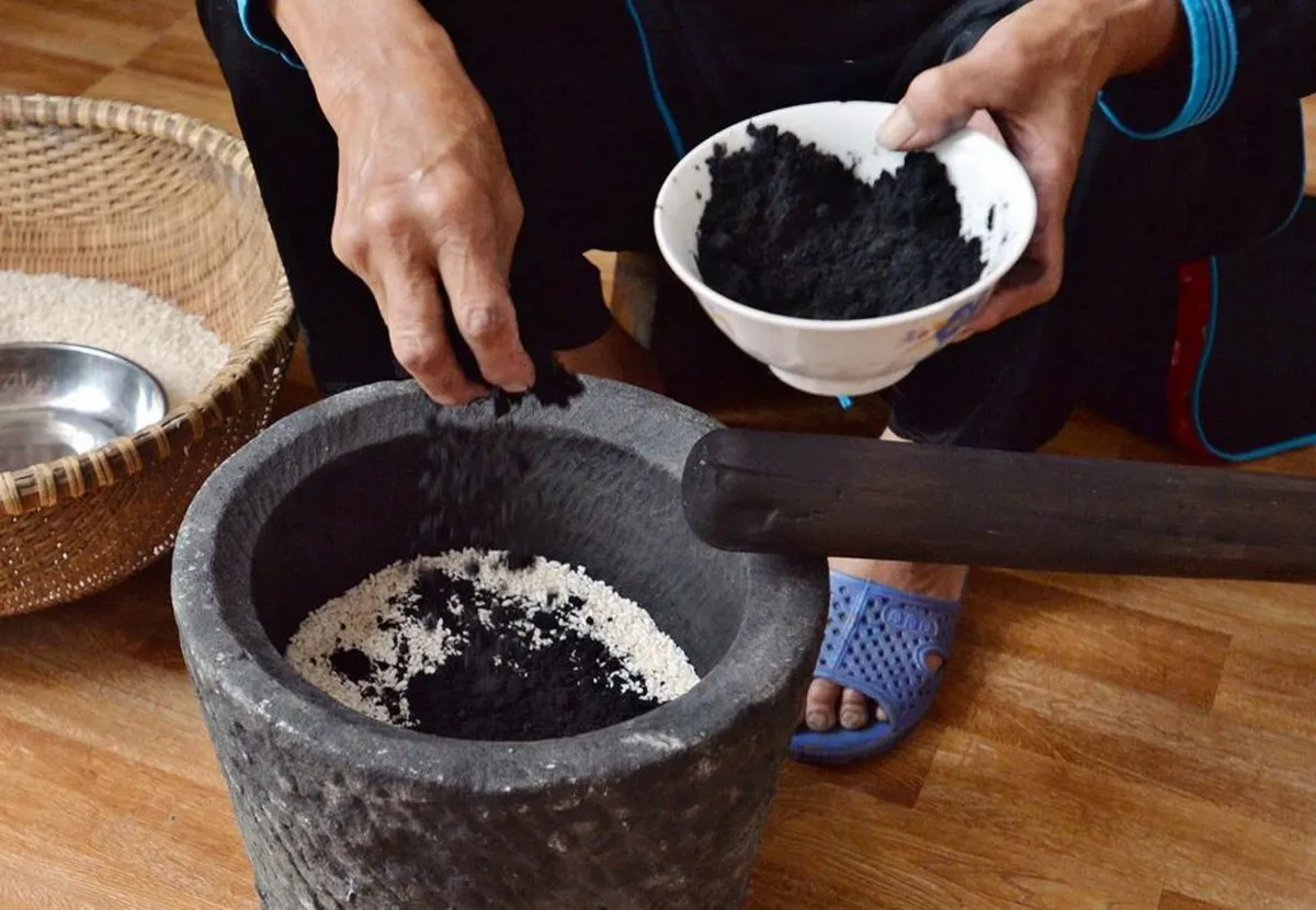 Bánh chưng đen - món ăn không thể thiếu trong dịp Tết cổ truyền của dân tộc Tày - Ảnh 3. Bánh chưng đen - món ăn không thể thiếu trong dịp Tết cổ truyền của dân tộc Tày - Ảnh 3.