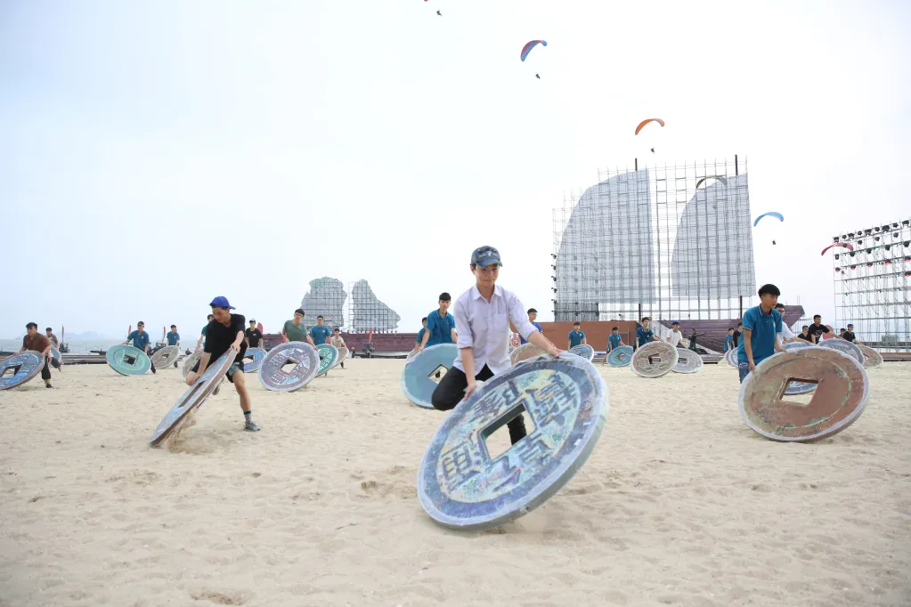 Không khí tập luyện Carnaval Hạ Long 2024 - Ảnh 10. Không khí tập luyện Carnaval Hạ Long 2024 - Ảnh 10.