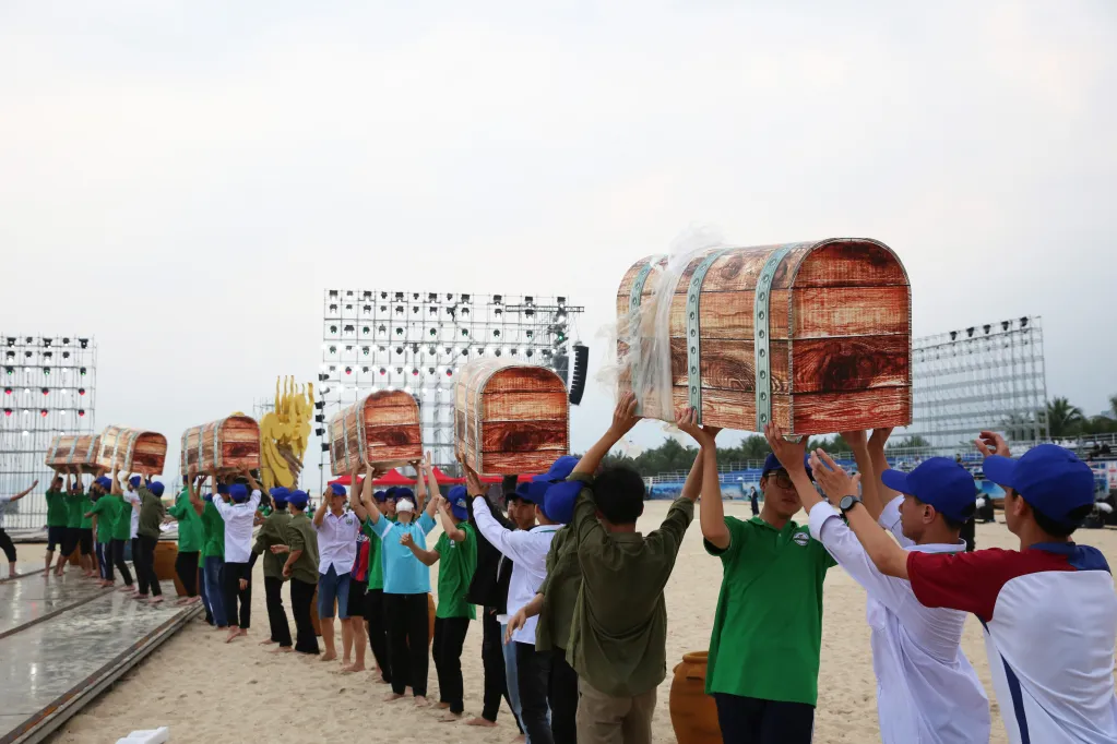 Không khí tập luyện Carnaval Hạ Long 2024 - Ảnh 9. Không khí tập luyện Carnaval Hạ Long 2024 - Ảnh 9.