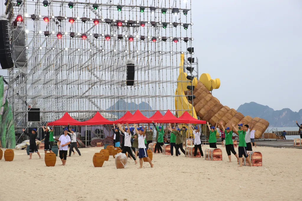 Không khí tập luyện Carnaval Hạ Long 2024 - Ảnh 8. Không khí tập luyện Carnaval Hạ Long 2024 - Ảnh 8.