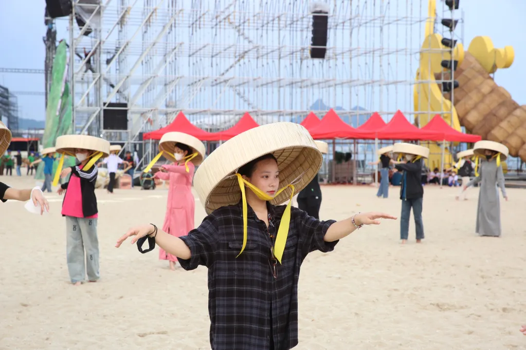 Không khí tập luyện Carnaval Hạ Long 2024 - Ảnh 6. Không khí tập luyện Carnaval Hạ Long 2024 - Ảnh 6.