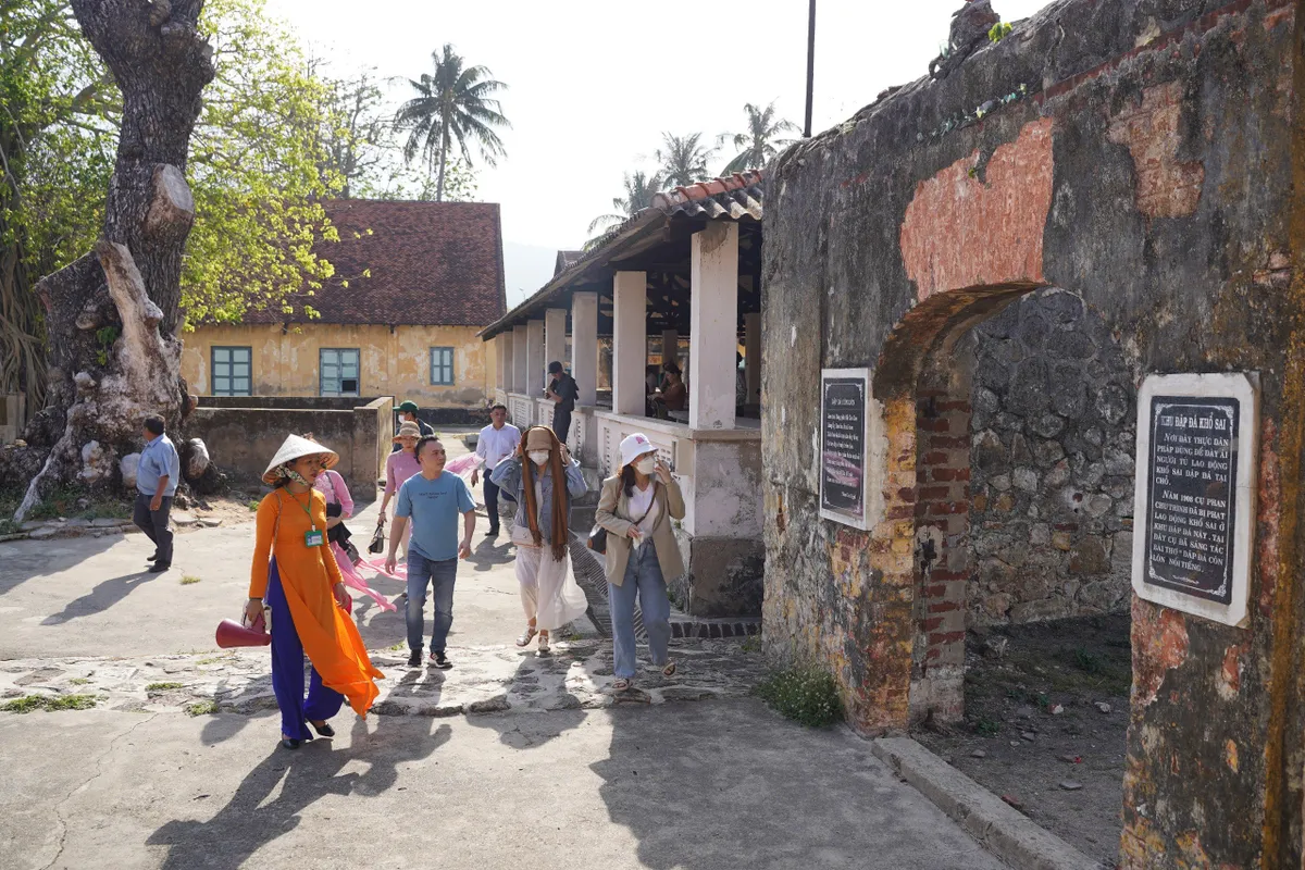 Nhiều hoạt động hấp dẫn dịp lễ 30/4 và 1/5 tại Côn Đảo - Ảnh 1.