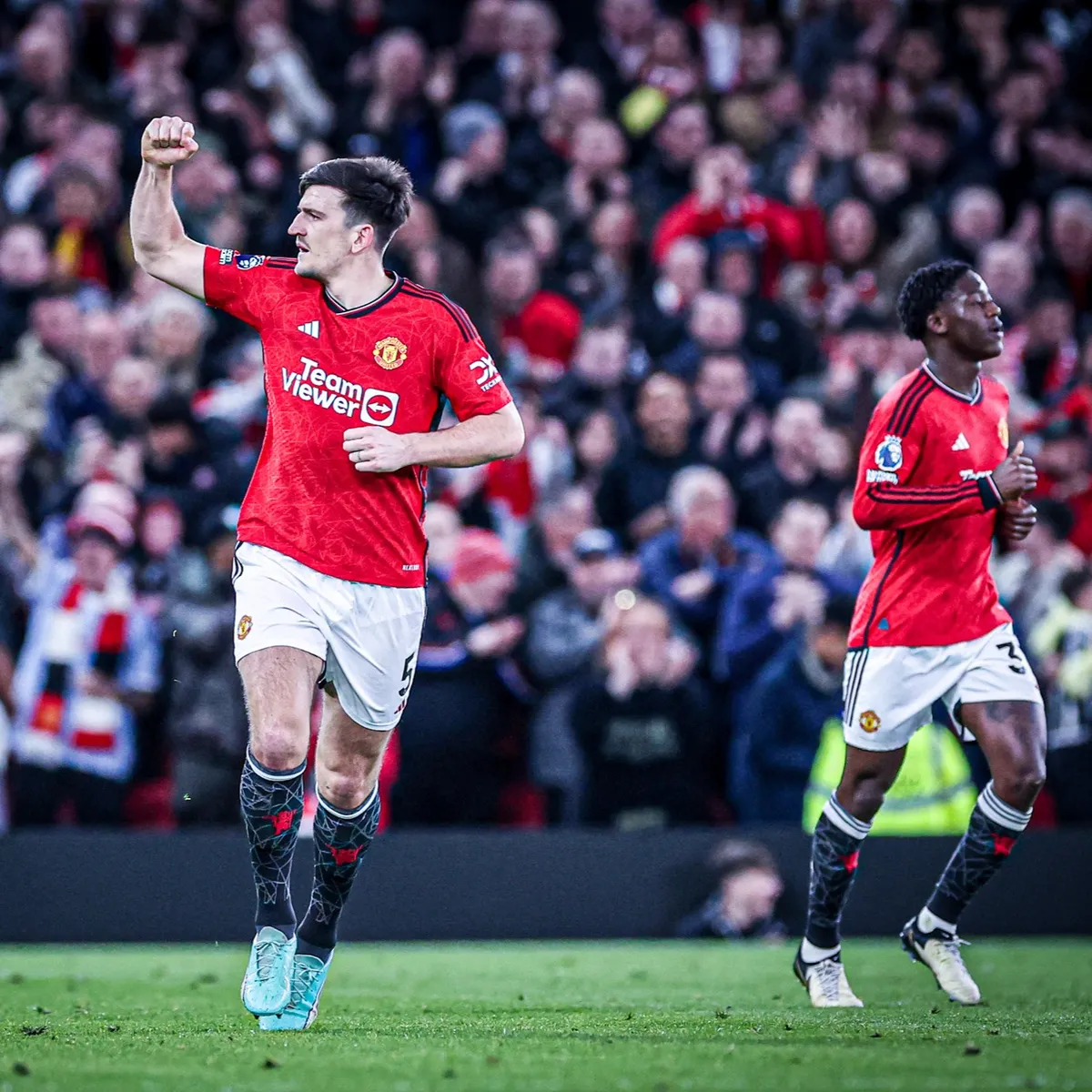 Manchester United ngược dòng giành chiến thắng trước Sheffield United - Ảnh 1. Manchester United ngược dòng giành chiến thắng trước Sheffield United - Ảnh 1.
