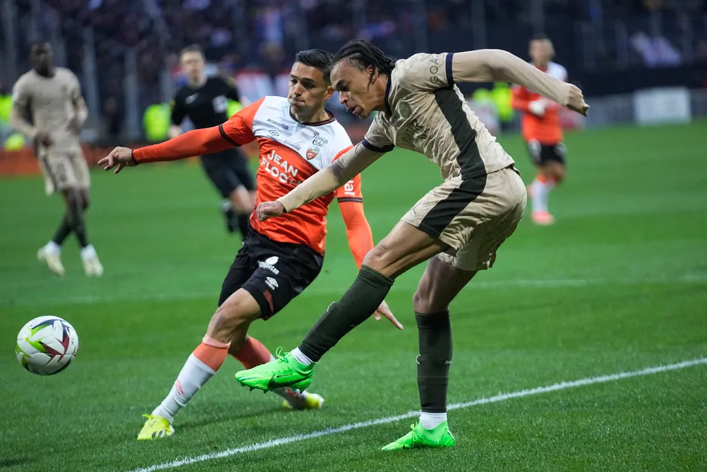 Paris Saint Germain thắng dễ Lorient, tiến sát ngày đăng quang Ligue 1 - Ảnh 2. Paris Saint Germain thắng dễ Lorient, tiến sát ngày đăng quang Ligue 1 - Ảnh 2.