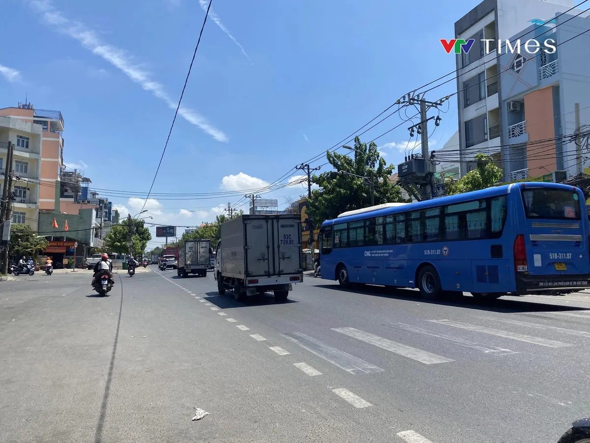 Cửa ngõ phía Đông TP Hồ Chí Minh kẹt xe dài hàng km ngày đầu kỳ nghỉ lễ - Ảnh 10.