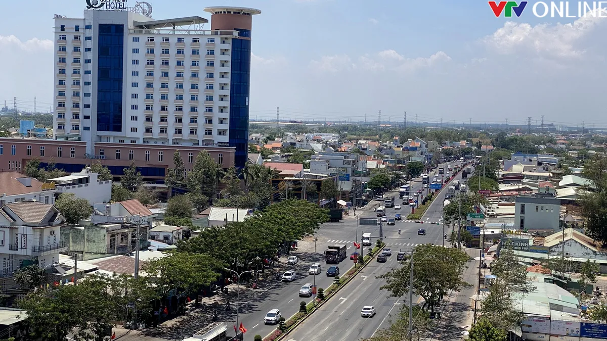 B&atilde;i biển Vũng T&agrave;u đ&ocirc;ng nghẹt du kh&aacute;ch tắm biển ng&agrave;y thứ hai kỳ nghỉ lễ - Ảnh 1.