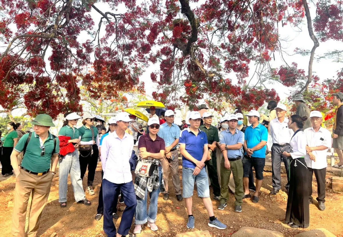 Điện Biên: Các điểm di tích đón hơn 11.000 lượt khách ngày đầu nghỉ lễ - Ảnh 1.