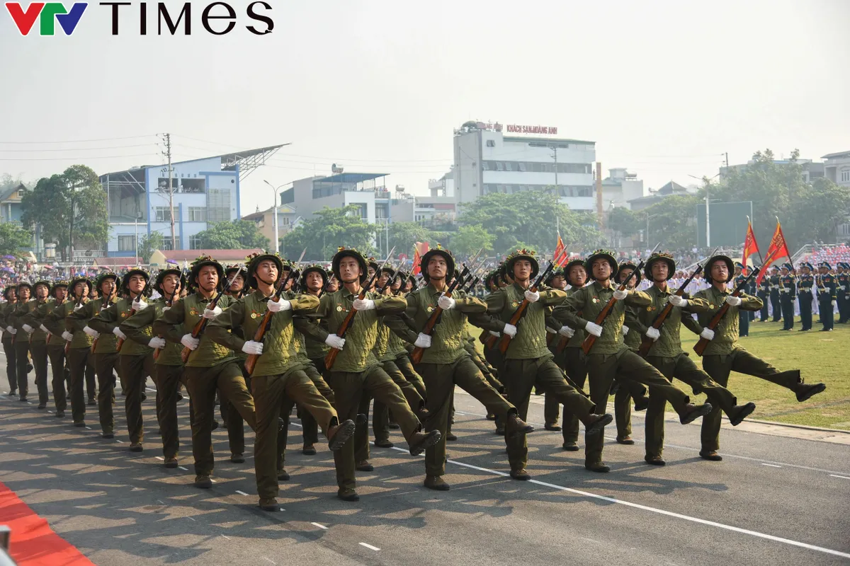 Hợp luyện diễu binh, diễu hành kỷ niệm 70 năm chiến thắng Điện Biên Phủ - Ảnh 8.