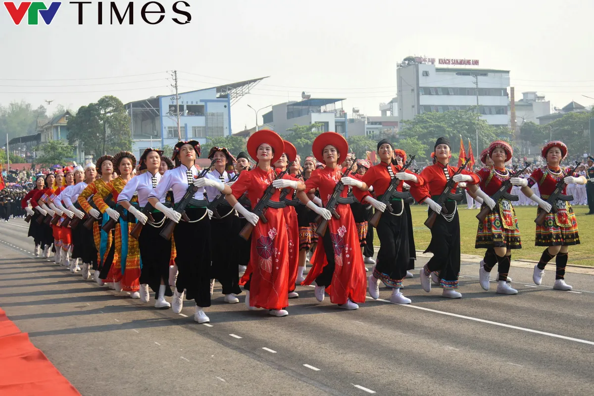 Hợp luyện diễu binh, diễu hành kỷ niệm 70 năm chiến thắng Điện Biên Phủ - Ảnh 11.