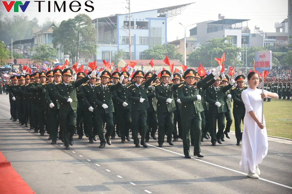 Hợp luyện diễu binh, diễu hành kỷ niệm 70 năm chiến thắng Điện Biên Phủ - Ảnh 13.