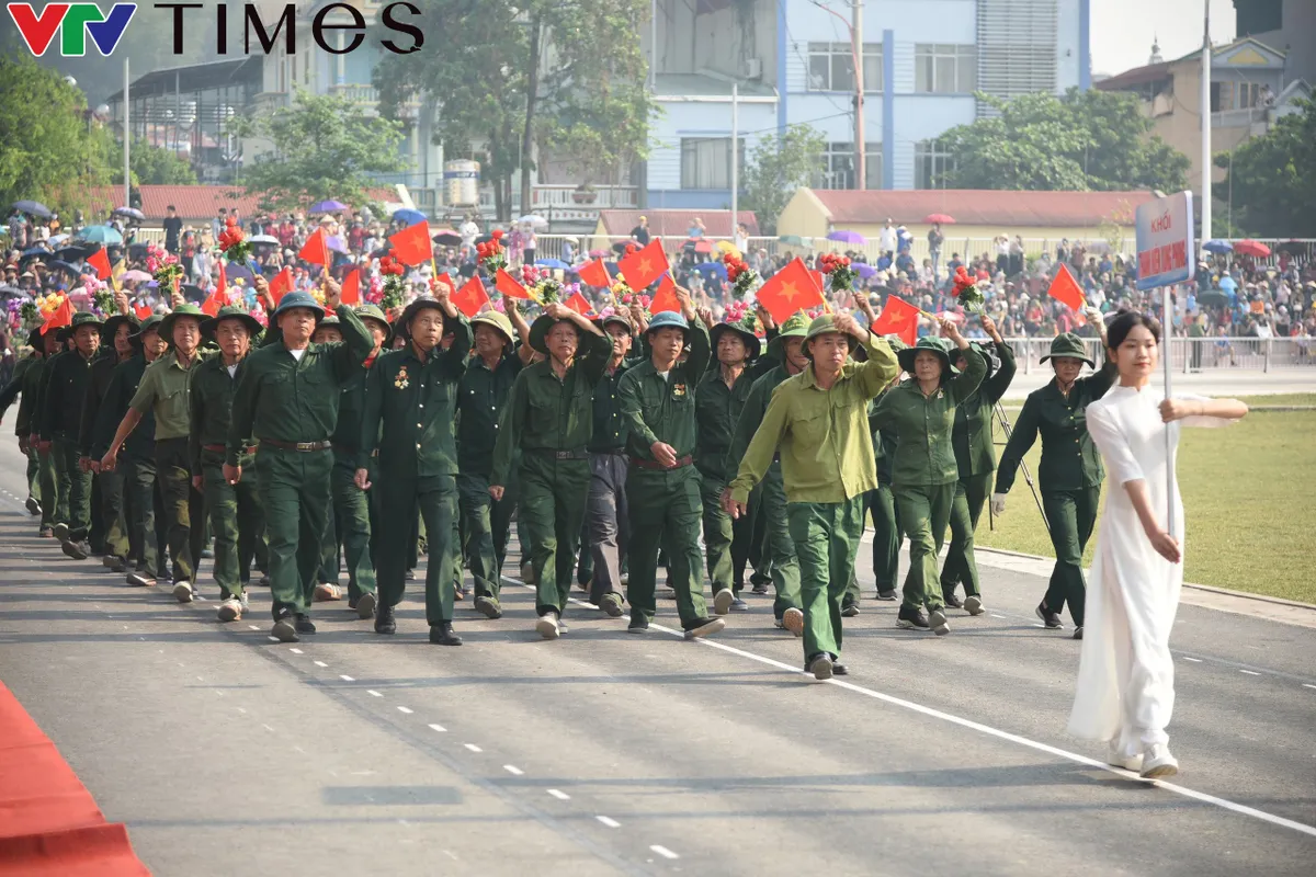 Hợp luyện diễu binh, diễu hành kỷ niệm 70 năm chiến thắng Điện Biên Phủ - Ảnh 14.