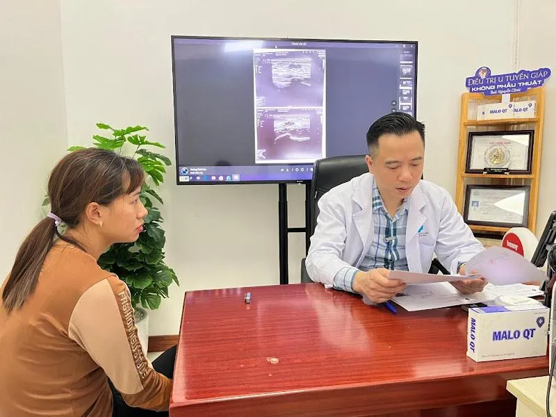 Bác sĩ chỉ rõ cách phát hiện ung thư tuyến giáp kịp thời - Ảnh 2.