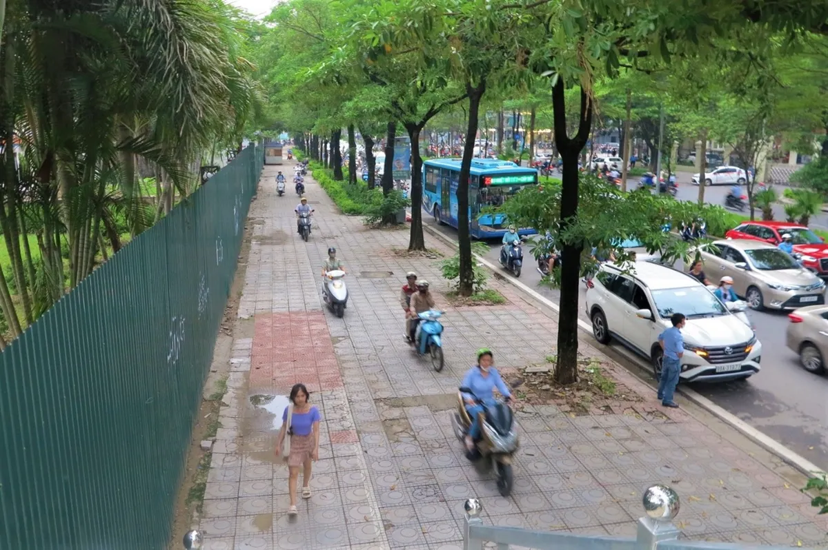 Tắc đường vẫn l&agrave; nỗi &aacute;m ảnh với người d&acirc;n H&agrave; Nội - Ảnh 2.