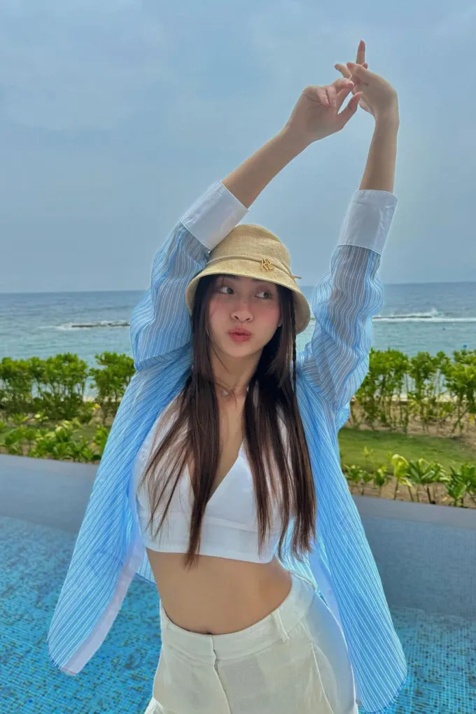 Bảo Anh h&eacute; lộ ảnh con g&aacute;i l&uacute;c mới sinh, d&agrave;n sao tung tăng nghỉ Lễ 30/4 - 1/5 - Ảnh 4.