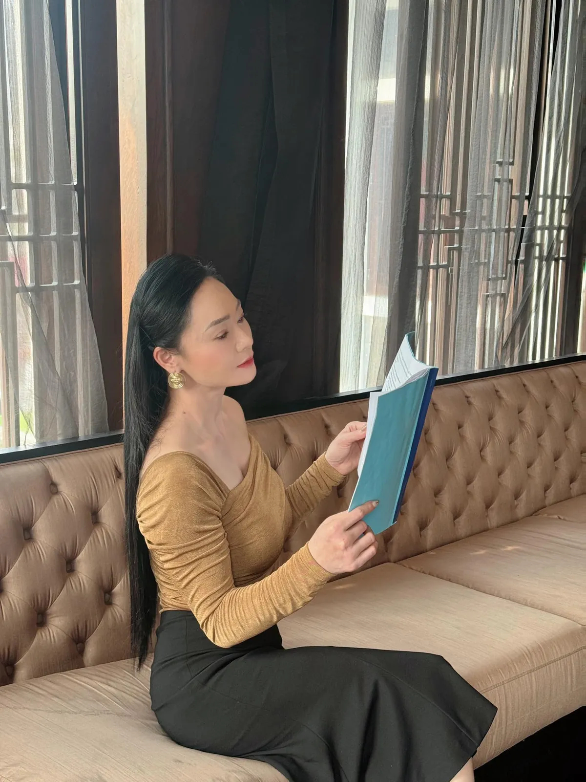 Quách Thu Phương rời phim trường đi làm từ thiện cùng Cặp lá yêu thương - Ảnh 5.