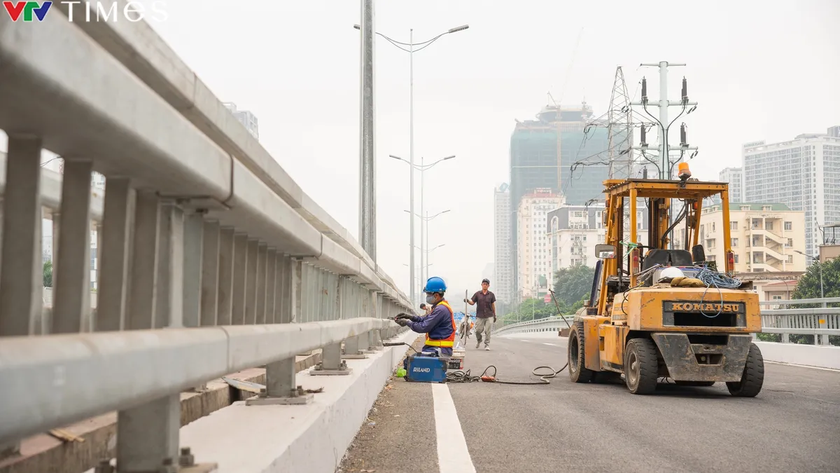 Diện mạo mới của nút giao Mai Dịch trước ngày thông xe cầu vượt thép - Ảnh 8.