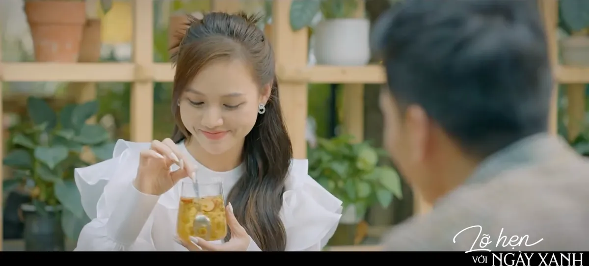Lỡ hẹn với ngày xanh - Tập 15: Bà Thu Lê có dự cảm lạ khi đi lướt qua Duyên - Ảnh 3.