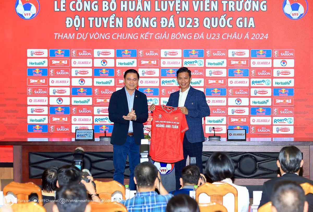 LĐBĐVN tổ chức lễ ký kết và công bố HLV trưởng ĐT U23 Việt Nam tham dự VCK U23 châu Á 2024 - Ảnh 2. LĐBĐVN tổ chức lễ ký kết và công bố HLV trưởng ĐT U23 Việt Nam tham dự VCK U23 châu Á 2024 - Ảnh 2.