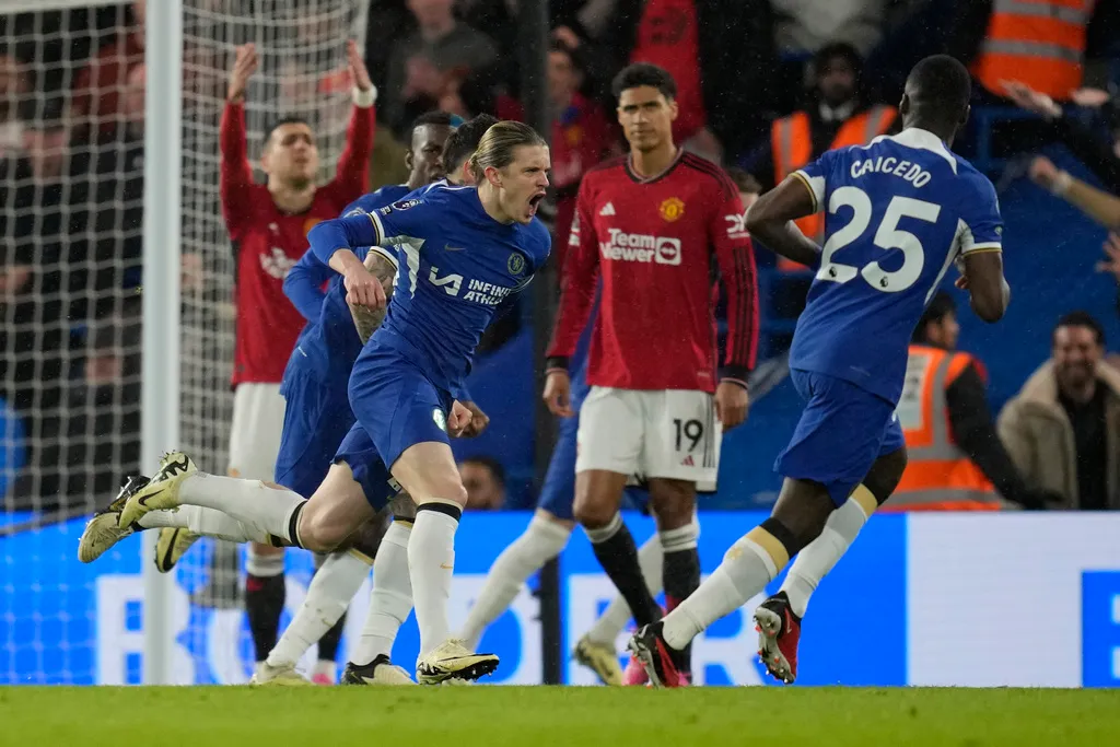Chelsea giành chiến thắng kịch tính trước Manchester United - Ảnh 1. Chelsea giành chiến thắng kịch tính trước Manchester United - Ảnh 1.