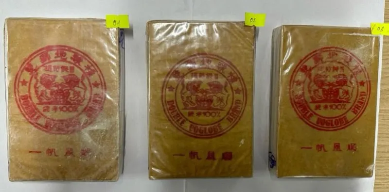 Bắt nh&oacute;m đối tượng vận chuyển 3 b&aacute;nh heroin với tiền c&ocirc;ng 5 triệu đồng - Ảnh 2.