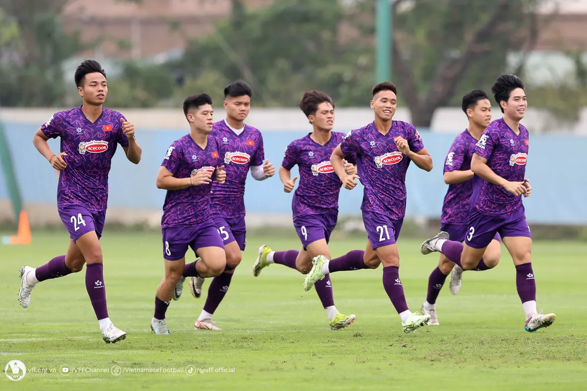 Đội tuyển U23 Việt Nam hào hứng bước vào buổi tập đầu tiên, chuẩn bị cho đấu trường châu Á - Ảnh 9. Đội tuyển U23 Việt Nam hào hứng bước vào buổi tập đầu tiên, chuẩn bị cho đấu trường châu Á - Ảnh 9.