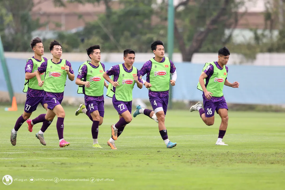 Đội tuyển U23 Việt Nam hào hứng bước vào buổi tập đầu tiên, chuẩn bị cho đấu trường châu Á - Ảnh 8. Đội tuyển U23 Việt Nam hào hứng bước vào buổi tập đầu tiên, chuẩn bị cho đấu trường châu Á - Ảnh 8.