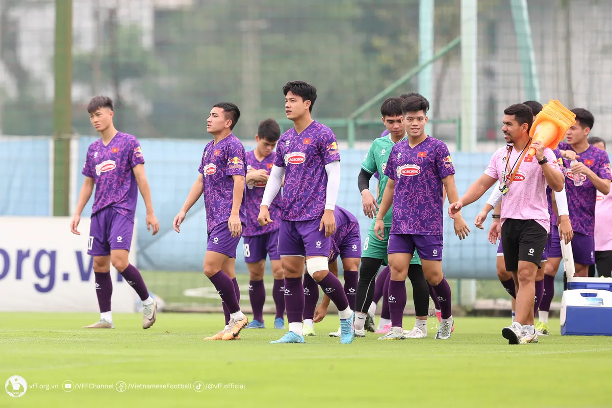 Đội tuyển U23 Việt Nam hào hứng bước vào buổi tập đầu tiên, chuẩn bị cho đấu trường châu Á - Ảnh 5. Đội tuyển U23 Việt Nam hào hứng bước vào buổi tập đầu tiên, chuẩn bị cho đấu trường châu Á - Ảnh 5.