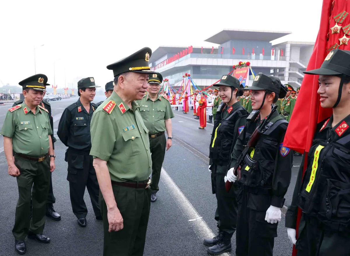 Tổng duyệt diễu binh chuẩn bị cho Lễ kỷ niệm 50 năm lực lượng Cảnh sát cơ động - Ảnh 4.