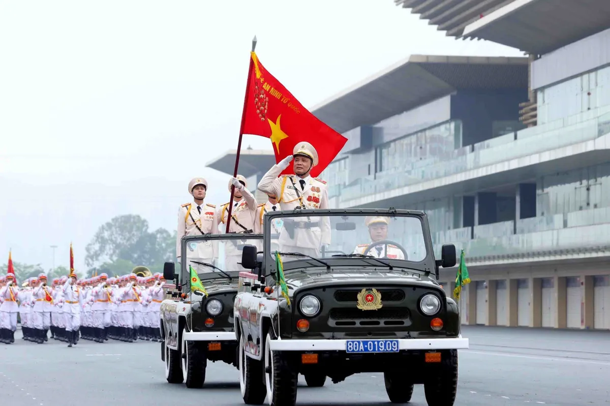 Tổng duyệt diễu binh chuẩn bị cho Lễ kỷ niệm 50 năm lực lượng Cảnh sát cơ động - Ảnh 12.