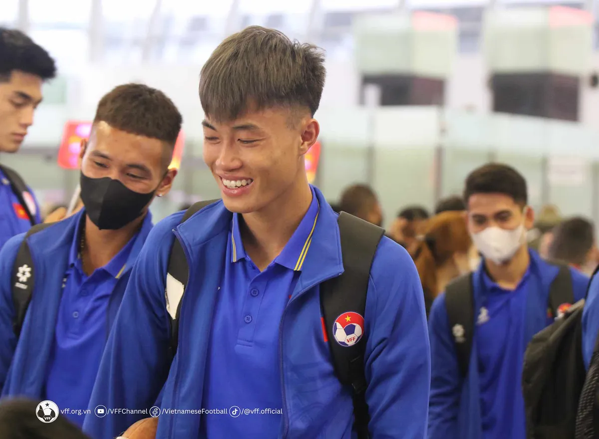 U23 Việt Nam lên đường sang Qatar, sẵn sàng cho U23 châu Á 2024 - Ảnh 2. U23 Việt Nam lên đường sang Qatar, sẵn sàng cho U23 châu Á 2024 - Ảnh 2.