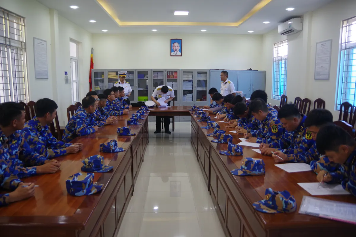 Quân chủng Hải quân kiểm tra công tác huấn luyện, sẵn sàng chiến đấu Vùng 2 Hải quân - Ảnh 1.