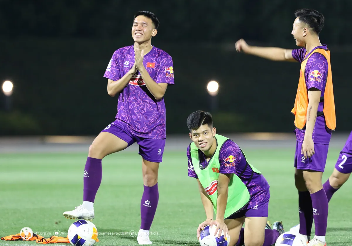 Đội tuyển U23 Việt Nam tập nhẹ trong buổi luyện quân đầu tiên tại Qatar - Ảnh 2. Đội tuyển U23 Việt Nam tập nhẹ trong buổi luyện quân đầu tiên tại Qatar - Ảnh 2.