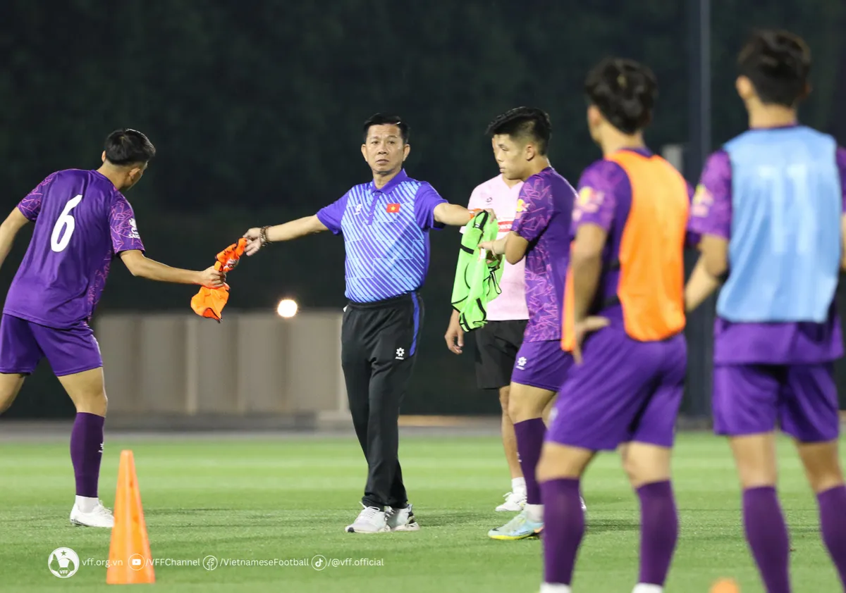 Đội tuyển U23 Việt Nam tập nhẹ trong buổi luyện quân đầu tiên tại Qatar - Ảnh 1. Đội tuyển U23 Việt Nam tập nhẹ trong buổi luyện quân đầu tiên tại Qatar - Ảnh 1.