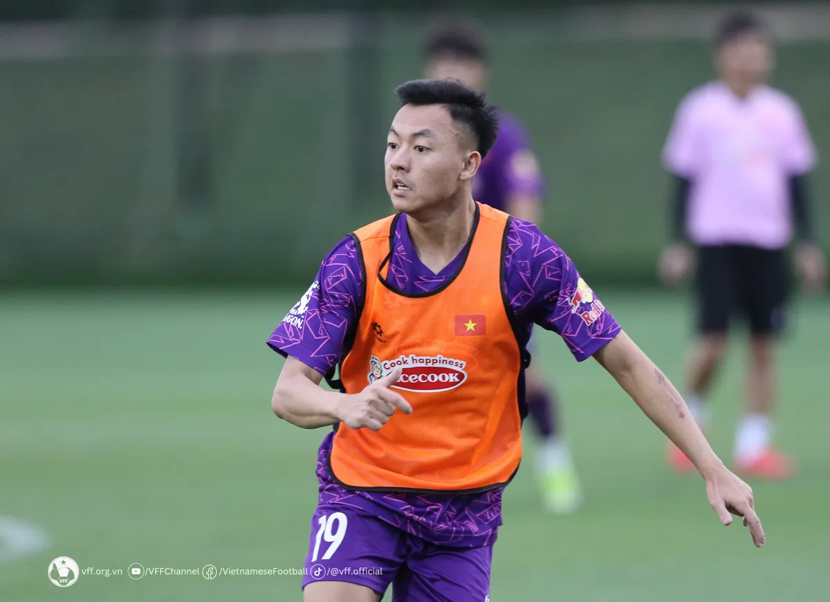 U23 Việt Nam căng sức tập luyện, chuẩn bị cho “bài thi” trước U23 Jordan - Ảnh 2. U23 Việt Nam căng sức tập luyện, chuẩn bị cho “bài thi” trước U23 Jordan - Ảnh 2.