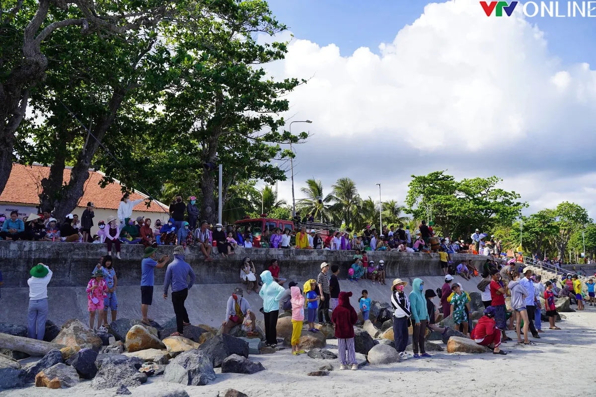 Sôi nổi lễ hội Đua bè truyền thống tại huyện Côn Đảo - Ảnh 4.