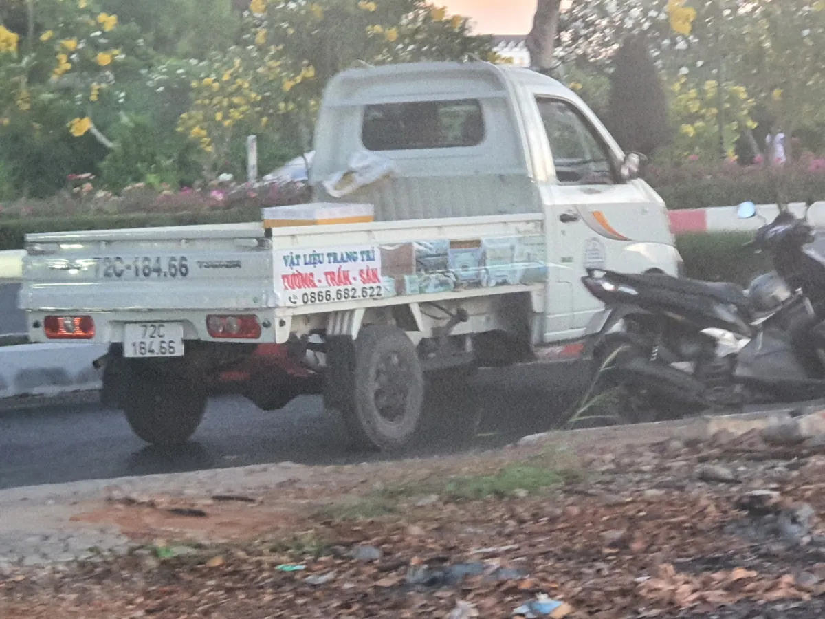 Vũng Tàu: Truy tìm xe tải đổ rác trộm - Ảnh 1.