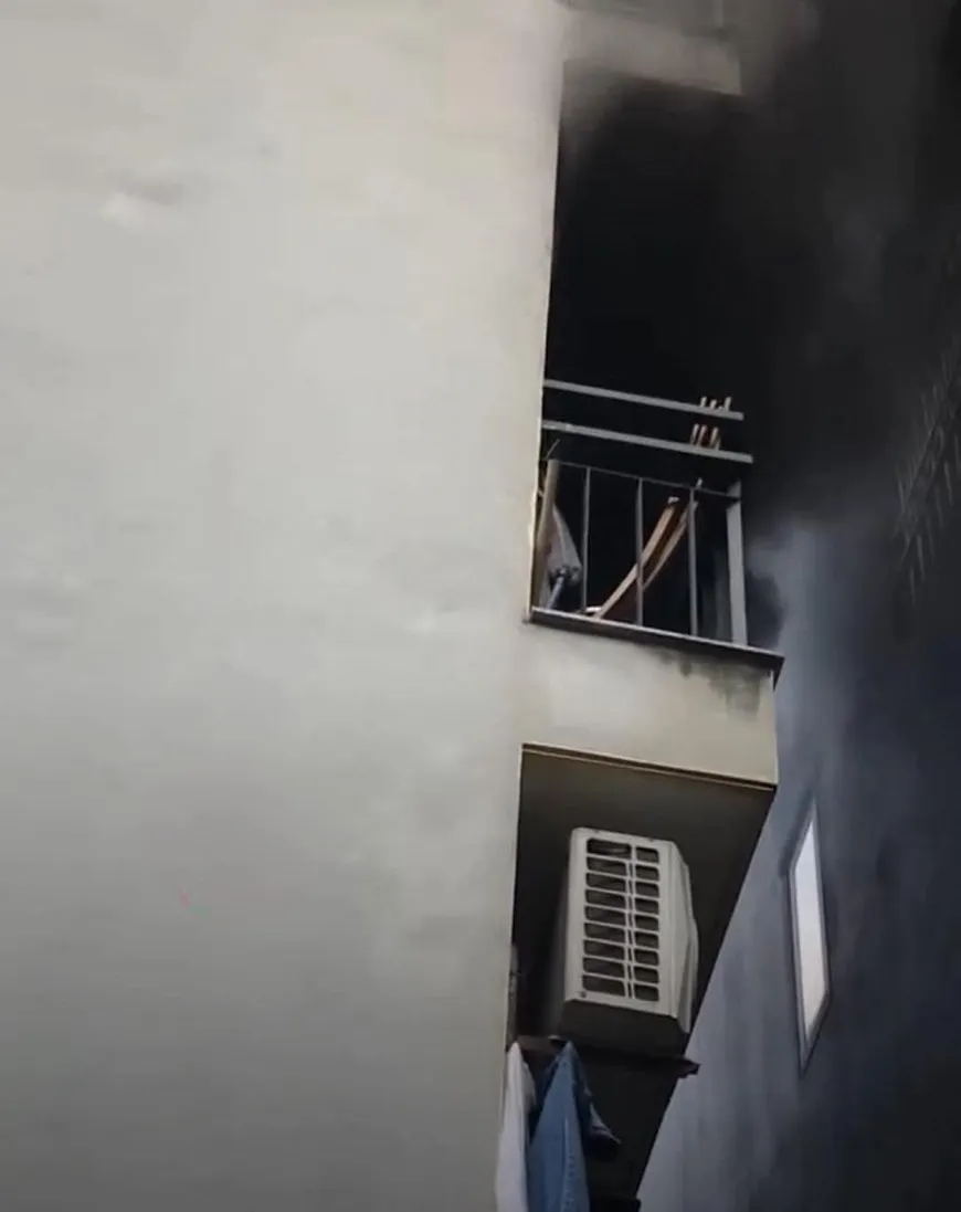 Ch&aacute;y ng&ocirc;i nh&agrave; 5 tầng ở quận Đống Đa (H&agrave; Nội) - Ảnh 1.