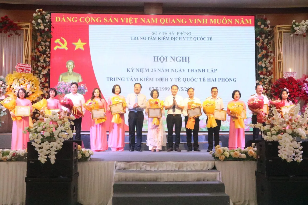 Thực hiện tốt nhiệm vụ ph&ograve;ng, chống dịch bệnh khu vực cảng biển, cảng h&agrave;ng kh&ocirc;ng - Ảnh 2.