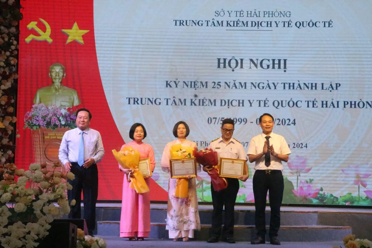 Thực hiện tốt nhiệm vụ ph&ograve;ng, chống dịch bệnh khu vực cảng biển, cảng h&agrave;ng kh&ocirc;ng - Ảnh 3.