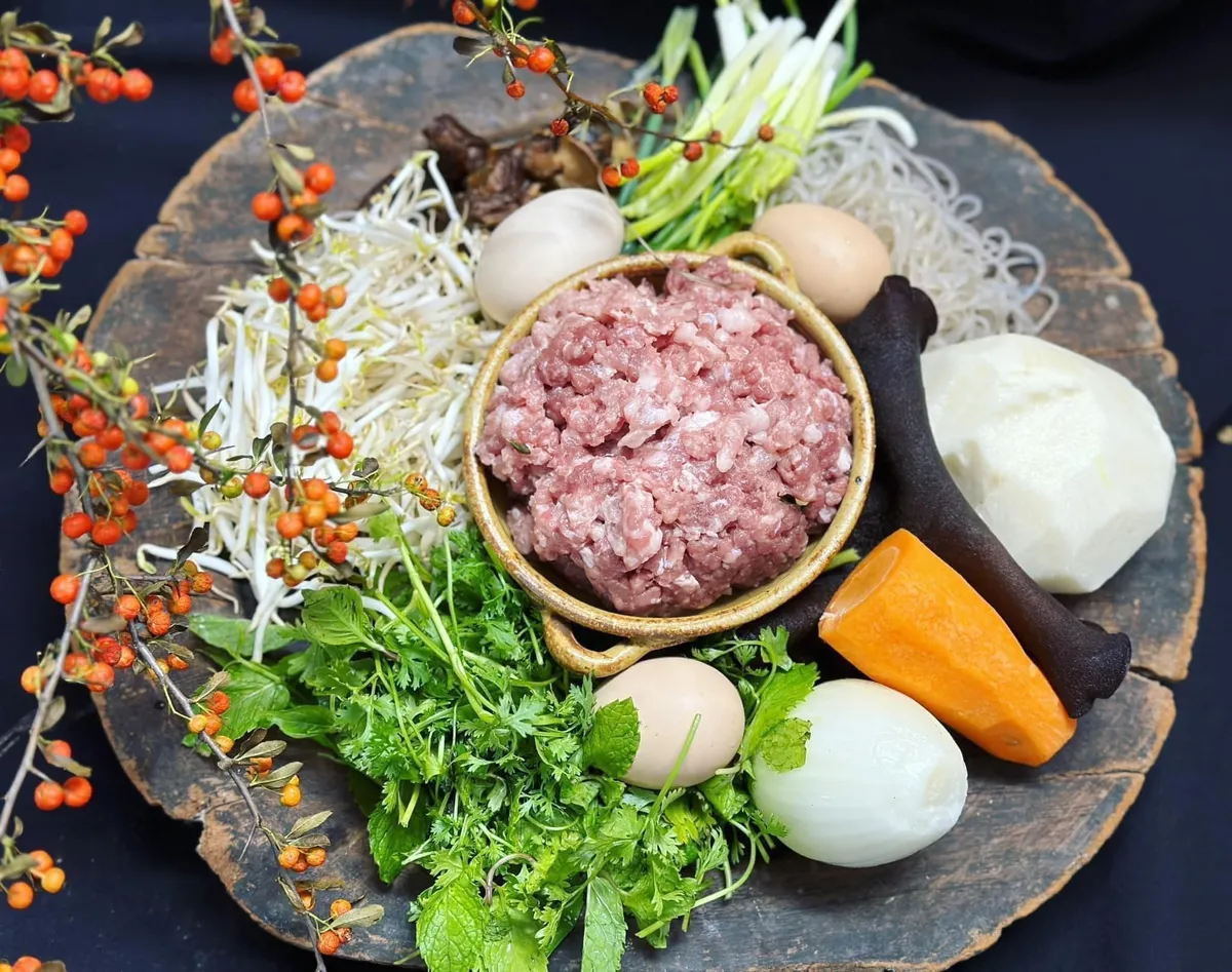 Hướng dẫn cách làm nem rán giòn tan - Ảnh 1.