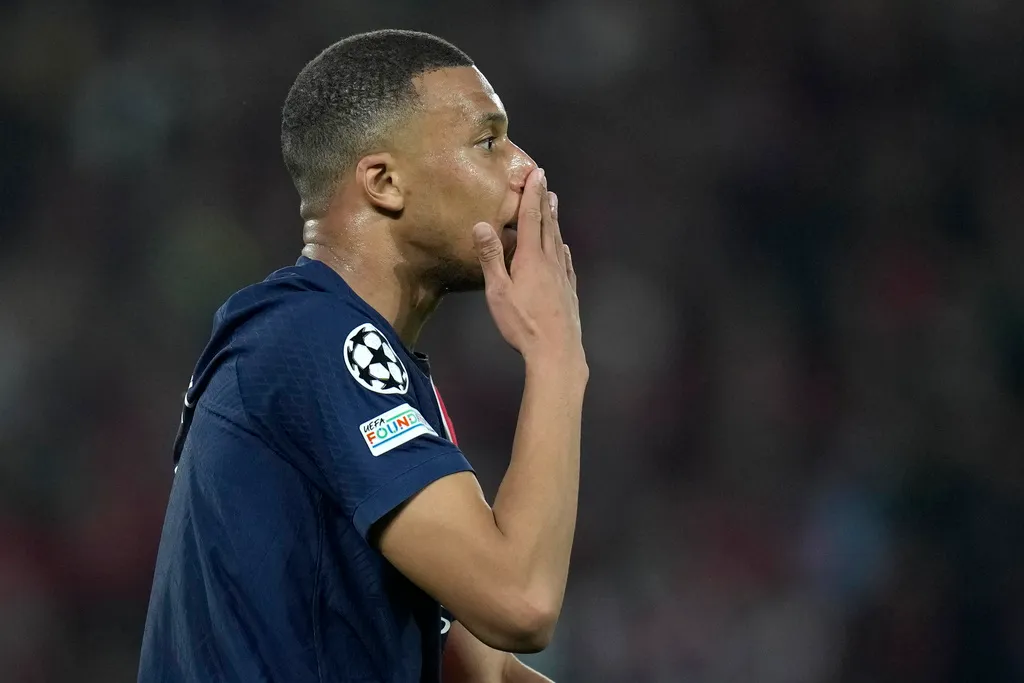 Kylian Mbappe chia tay PSG - Ảnh 2. Kylian Mbappe chia tay PSG - Ảnh 2.