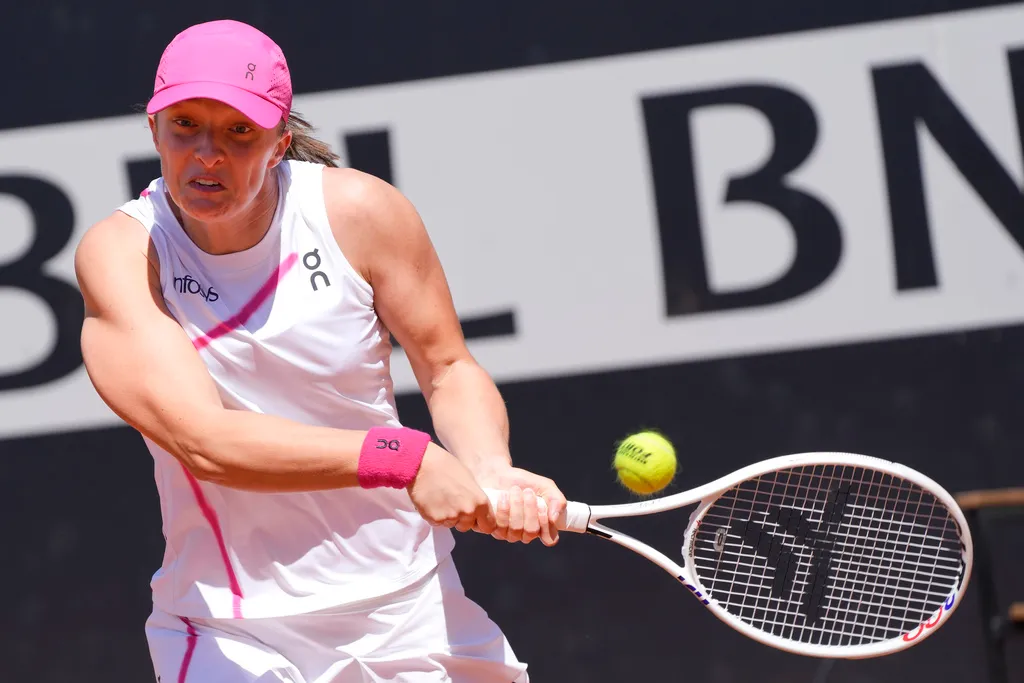 Giải quần vợt Italia mở rộng: Iga Swiatek tiếp tục giành chiến thắng, Rafael Nadal dừng bước tại vòng 2 - Ảnh 1. Giải quần vợt Italia mở rộng: Iga Swiatek tiếp tục giành chiến thắng, Rafael Nadal dừng bước tại vòng 2 - Ảnh 1.